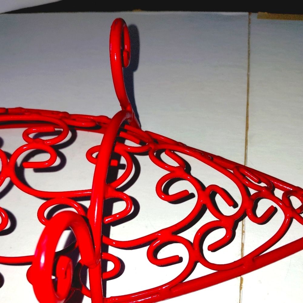 🛼Red Decorative Metal Scrollwork Stand - Picture 5 of 5
